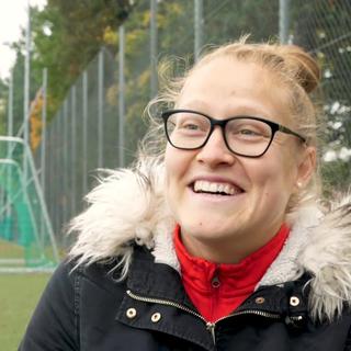 Seraina Friedli, Engadinoise, seconde gardienne de l’équipe suisse de foot féminin, qui a joué dans l’équipe Lusitanos. [RTR - Journaliste RTR]