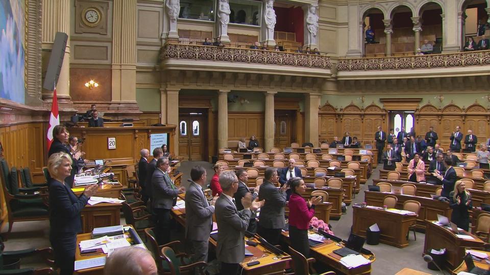 Le président du Parlement hongrois applaudi en l'absence du PS et des Verts