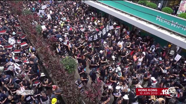 Hong-Kong: le pacifisme des manifestations de plus en plus précaire face à la répression