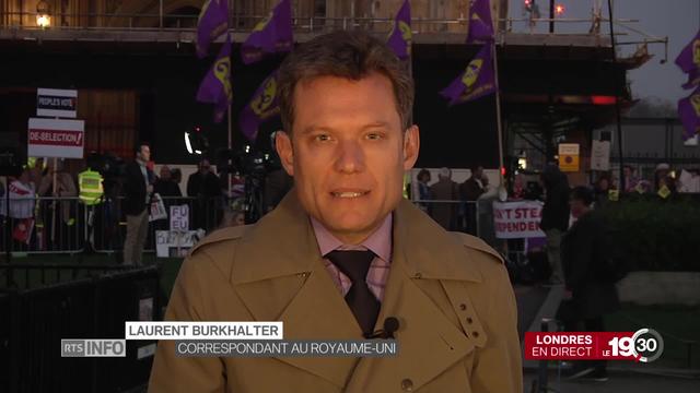 "Cela fait deux ans que Theresa May promet que le Brexit est pour ce soir", Laurent Burkhalter à Londres