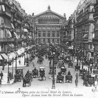 Carte postale représentant l'Opéra Garnier vers 1900 [wikipedia]