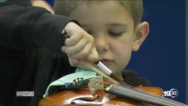 Projet pilote contre le décrochage scolaire: 1600 enfants entre 4 et 8 ans en France et en Suisse apprennent le violon à l'école