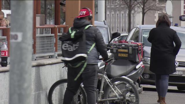 En Suisse on n'est pas épargnés. Il n’y a pas de trottinettes en libre-service, mais il y a Uber Eats.