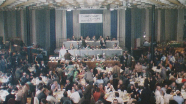 Championnat européen des fumeurs de pipe en 1977. [RTS]