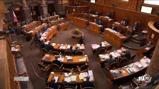 Surendettement: le parlement divisé sur les mesures pour réduire le poids de la dette