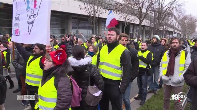 Les gilets jaunes en France: L'arrestation d'Eric Drouet, visage du mouvement, alimente la polémique.