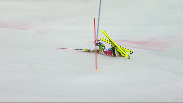 Maribor (SLO), slalom dames, 1re manche: Charlotte Chable (SUI) chute et est éliminée