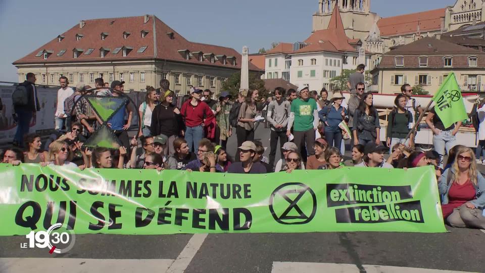 Le groupe Extinction Rebellion passe à l'action. Les membres du mouvement écologiste ont bloqué le Pont Bessières à Lausanne vendredi.