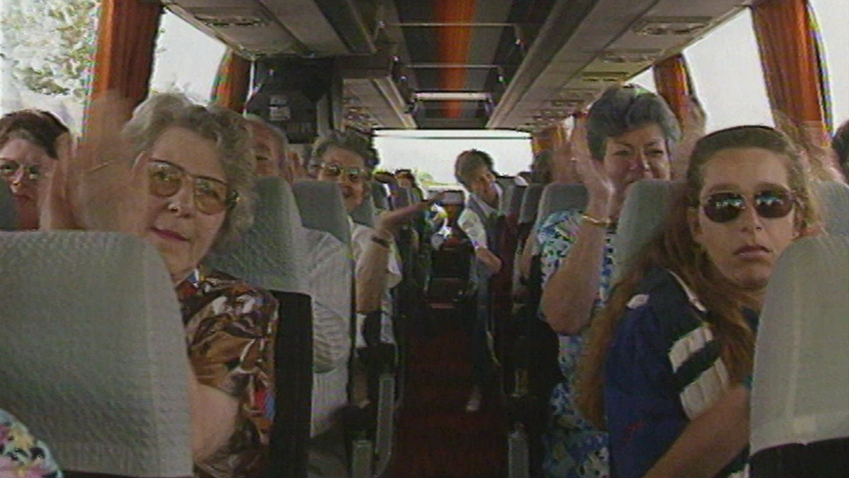 En 1994, des ouvrières de la vallée de Joux descendent à Berne pour défendre leur droit à la retraite à 62 ans. [RTS]