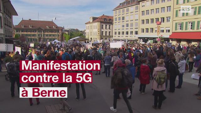 Des centaines de personnes manifestent contre la 5G à Berne