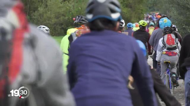 Au départ de Fribourg, de nombreux Romands ont rejoint Berne à vélo pour manifester en faveur du climat