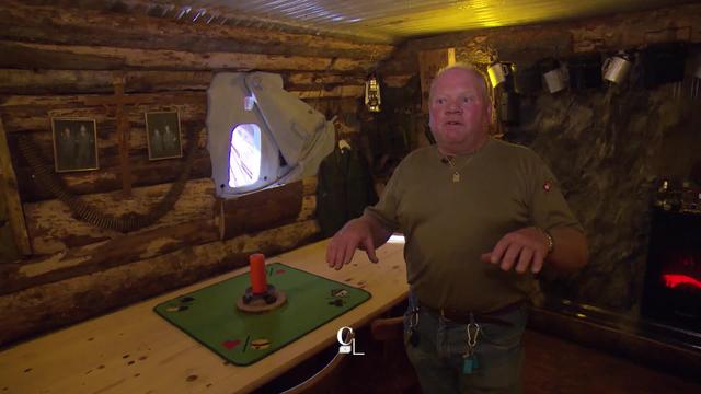 Un passionné d'armée a transformé un ancien bunker en un original lieu d'habitation.