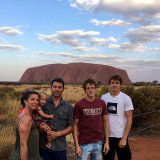 La famille Brandt à Uluru en Australie: Karen, Ella, Nicolas, Luandès et Solal, [DR - Famille Brandt]