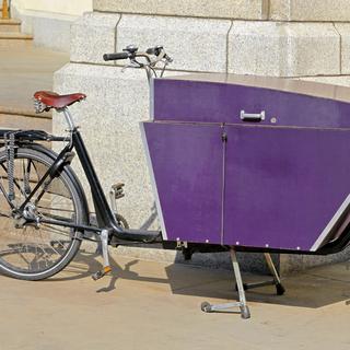 Vélo-cargo [Depositphotos - Baloncici]