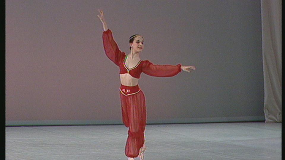 Anne Dancer, danseuse France. Variation classique : Paquita : Le Corsaire.