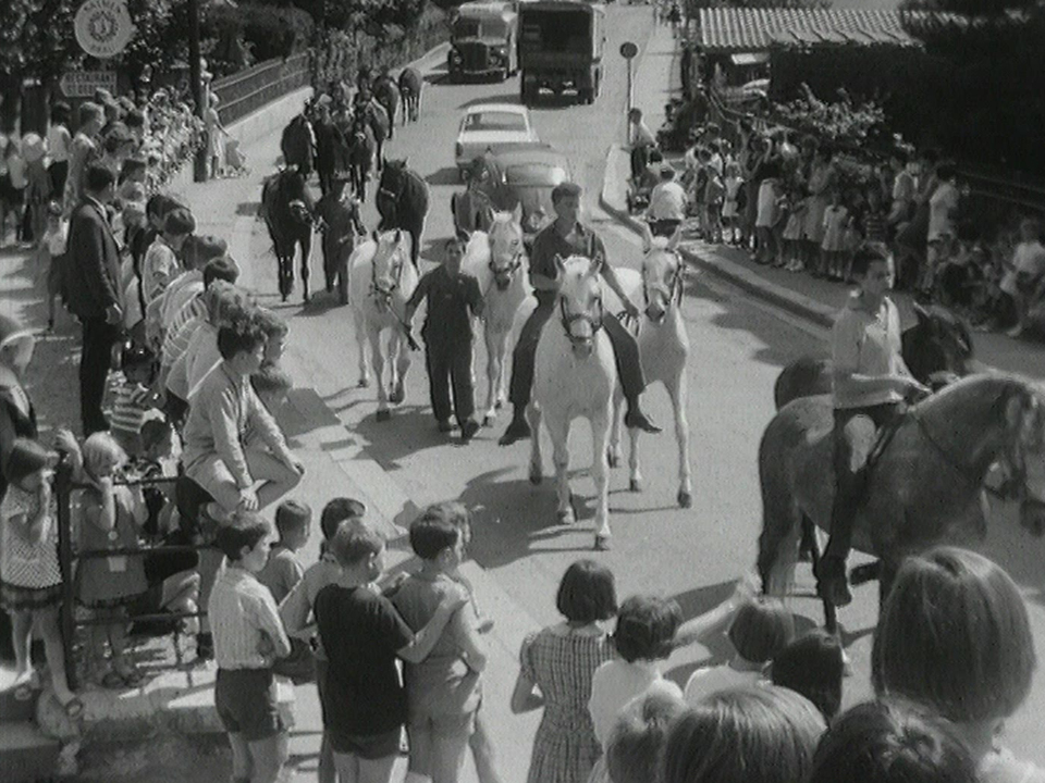 La parade du Knie à Delémont en 1965. [RTS]