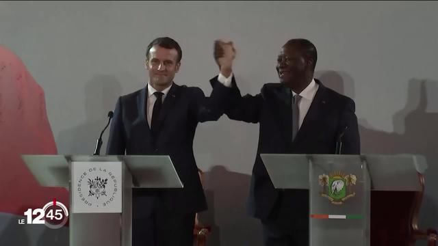 En Côte d'Ivoire, Emmanuel Macron acte la fin du franc CFA, vestige de la Françafrique.