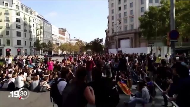 Barcelone est bloquée par des milliers d'indépendantistes qui dénoncent la condamnation de séparatistes.