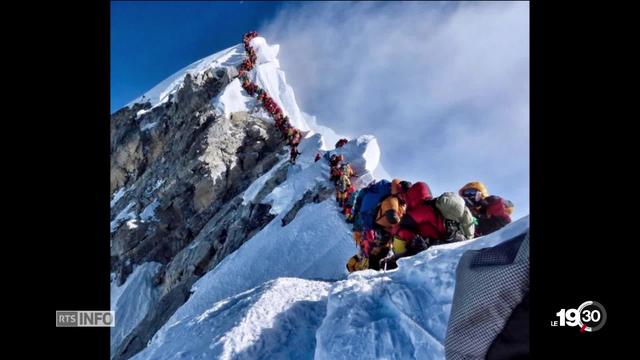 Les embouteillages d'alpinistes à proximité du sommet de l'Everest sont en partie la cause du nombre record de décès cette semaine.