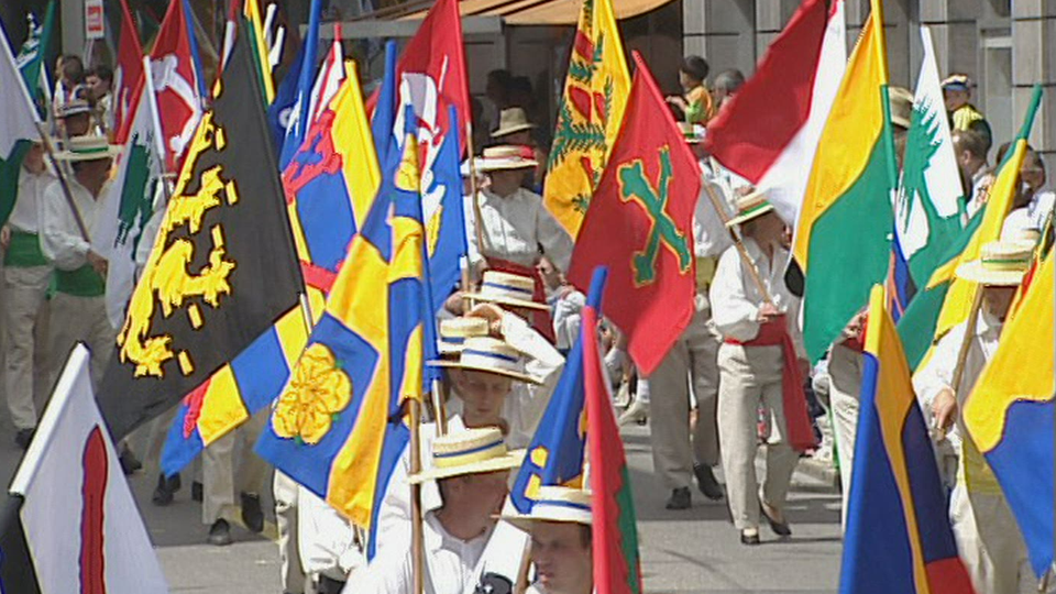 Une foule de bannières