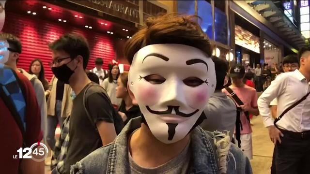 Échauffourées à Hong Kong: la police face aux masques d'Halloween