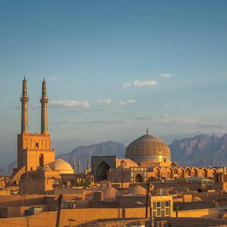 Coucher de soleil sur l'ancienne ville d'Yazd en Iran [Depositphotos - javarman]