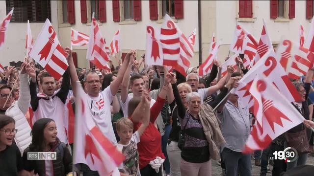 À Moutier, une place est rebaptisée pour commémorer le vote historique du 18 juin 2017.