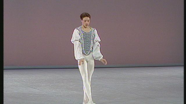 Michal Kopinski, dansseur Pologne. Variation classique : Lac des Cygnes, acte 3 : Le Cygne Noir.