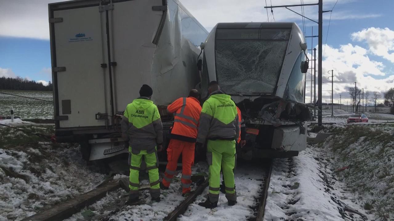 Collision entre un train LEB et un camion