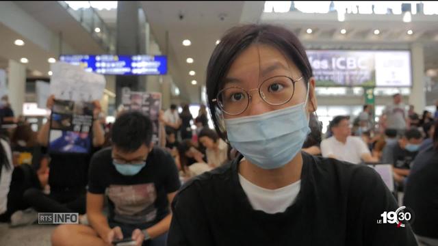 A Hong Kong, la crise se durcit. Pékin laisse planer la menacer d'une intervention armée pour mater la contestation.