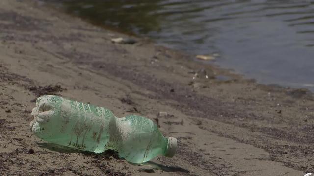 Série consacrée au plastique. Près de 600'000 tonnes de plastique sont déversées chaque année dans la Méditerranée.