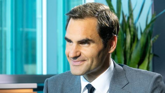 Roger Federer à Genève, interviewé par Darius Rochebin à l'occasion de la Laver Cup. [RTS - Laurent Bleuze]