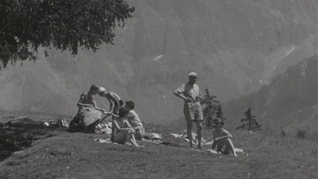 Les vacances estivales en Suisse en 1959. [RTS]