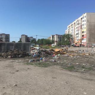 Les déchets s'entassent quartier  Stolipinovo à Plodiv [RTS - Christophe Canut]