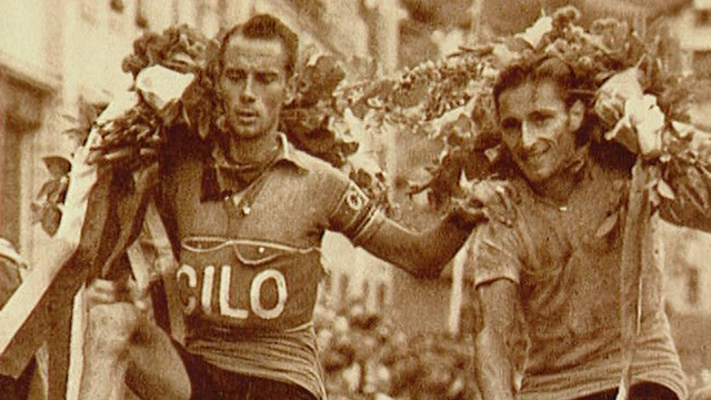 Les deux cyclistes Ferdi Kübler et Hugo Koblet en 1951. [RTS]