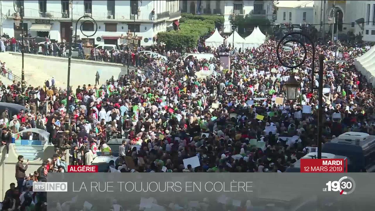 En Algérie, la rue est toujours en colère. Les manifestants réclament le respect de la constitution.