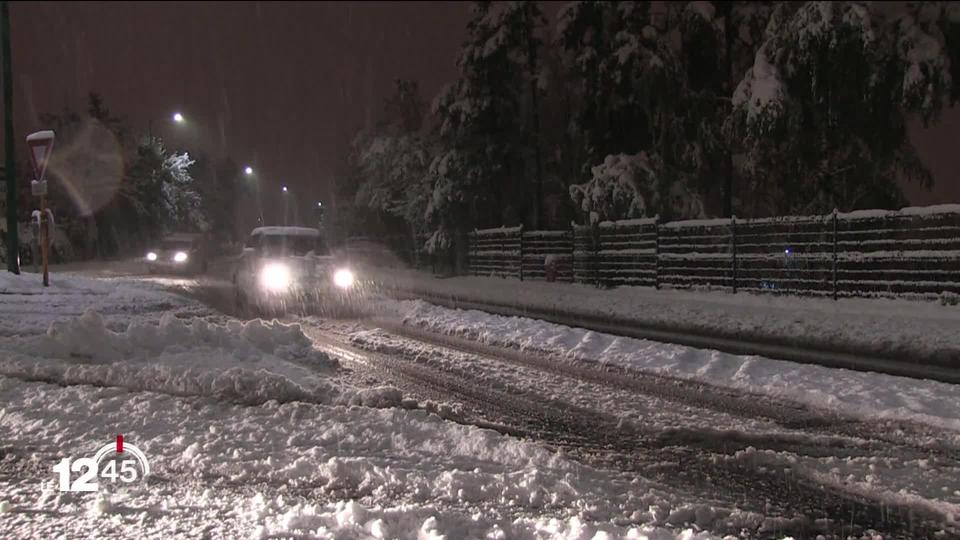 La neige est tombée en abondance dans le centre de la France. Elle a semé la pagaille