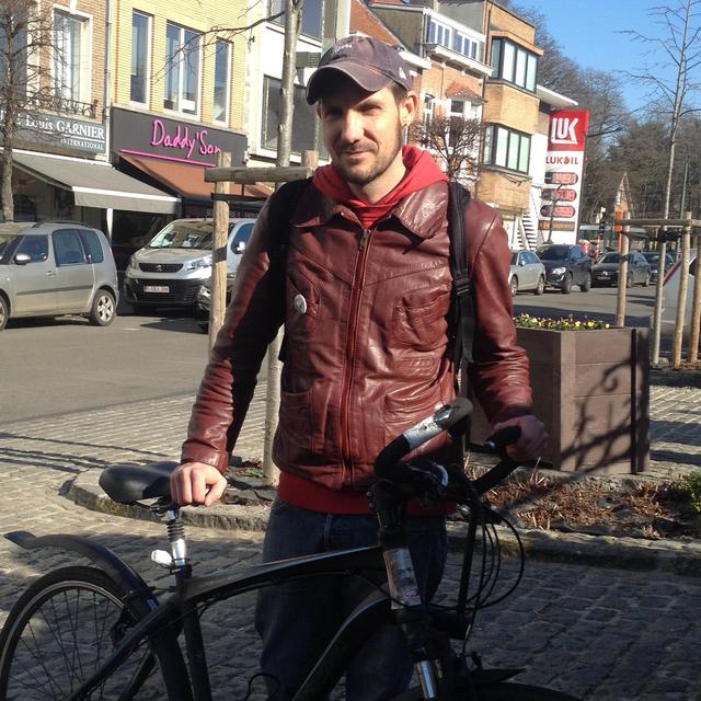 Marc Neusch et son vélo, Bruxelles (2019). [RTS - Muriel Mérat]