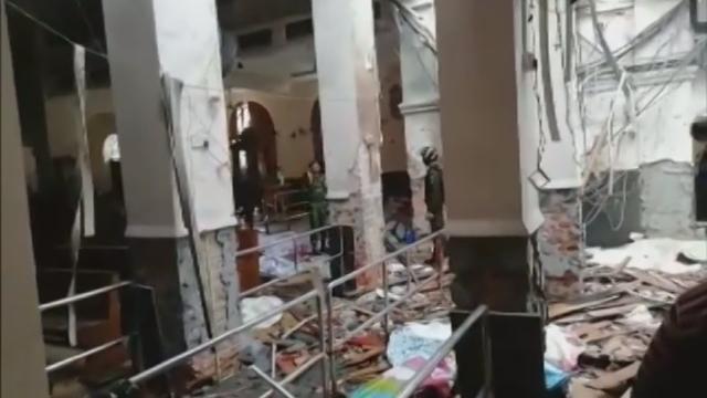 Les premières images après les explosions au Sri Lanka