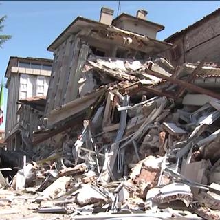 10 ans qu'un séisme meurtrier a frappé l'Aquila en Italie. La reconstruction est difficile et la région est encore un chantier.
