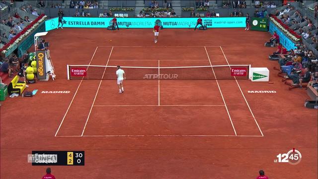 Tennis: Federer s'impose aisément face à Richard Gasquet au Masters 1000 de Madrid.
