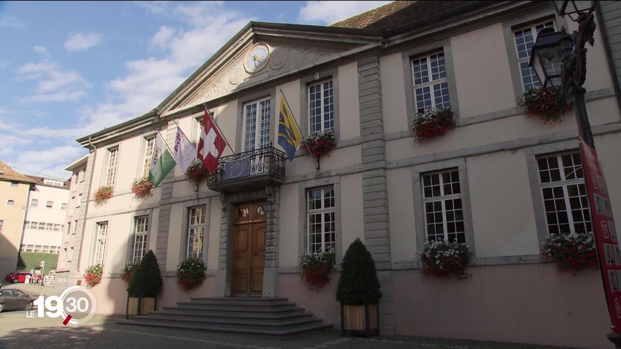 Le tribunal cantonal vaudois ordonne la réintégration de deux municipaux veveysans qui avaient été suspendus.