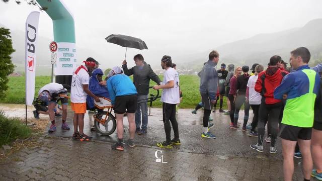 La course en joëlette. Un engagement en guise de pont entre personnes handicapées et valides...