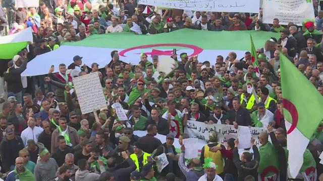 Enorme manifestation à Alger pour le départ d'Abdelaziz Bouteflika