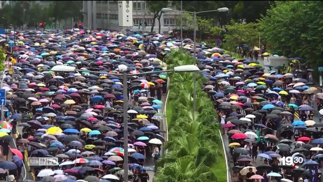 A la veille d'une nouvelle manifestation à Hong-Kong, les partisans de Pékin manifestent à leur tour
