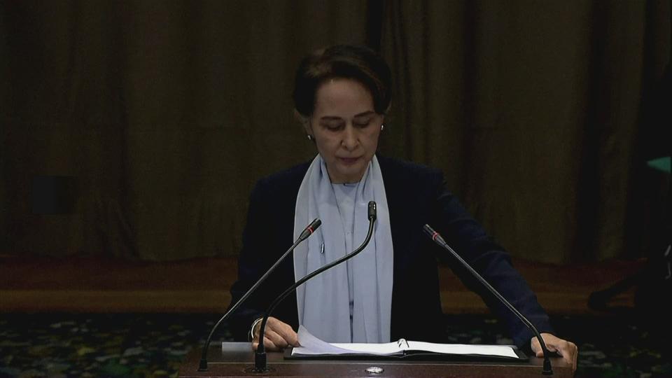 Aung San Suu Kyi témoigne à la Haye