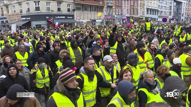 Les gilets jaunes divisent l'Europe. Les mouvements populistes les soutiennent face à Macron.