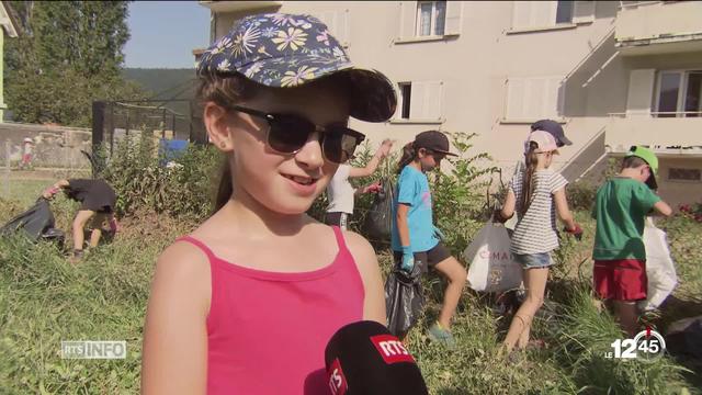 Val-de-Ruz: après les inondations, les élèves se mobilisent pour aider à nettoyer les champs.