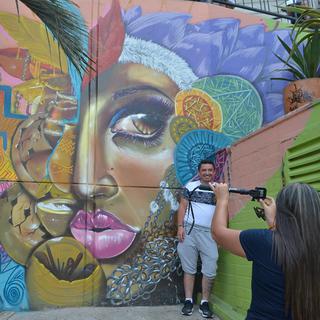 La commune 13 de Medellin se pare de fresques murales,  Colombie [RTS - Najet Benrabaa]