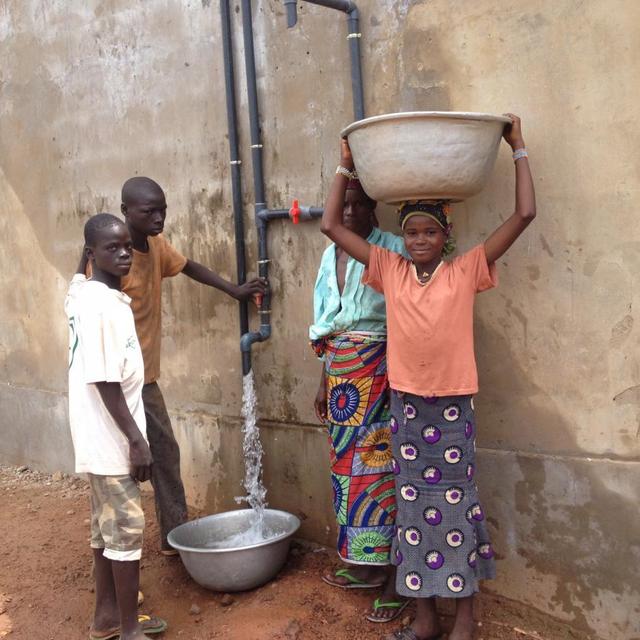 L'accès à l'eau potable est un droit fondamental même si près de 2 milliards d'êtres humains n'y ont pas accès [clubaide.ch - Ali Dahlab]